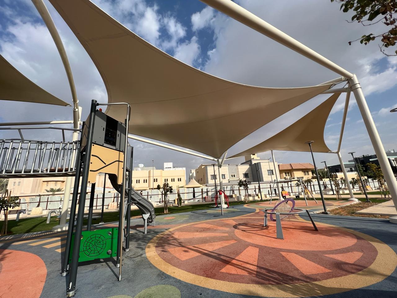 مظلات مواقف سيارات