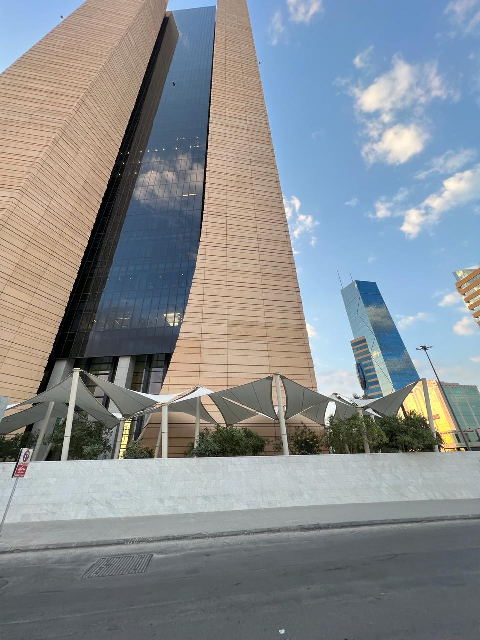 مظلات مواقف سيارات