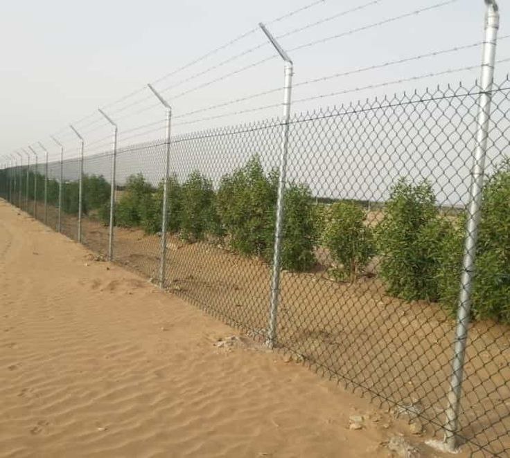 سياج شبك معدني لحماية الأسوار | سياج شبك اسوار محمية معا الشايك والكرستينه حسب المواصفات المطلوبة في انحاء المملكة