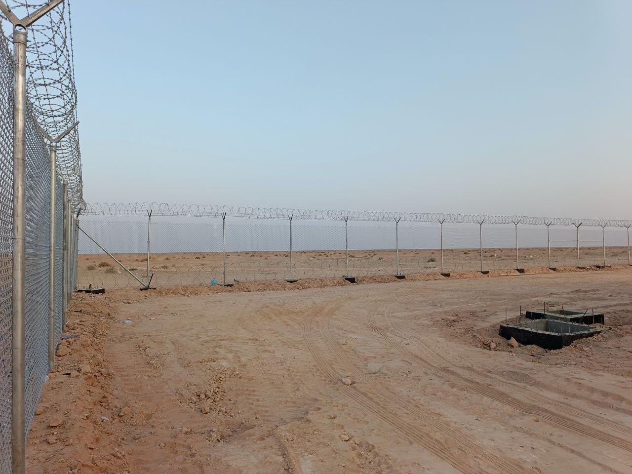 شبك حماية الأسوار المجلفن ضد الصدأ | سياج شبك اسوار محمية معا الشايك والكرستينه حسب المواصفات المطلوبة في انحاء المملكة